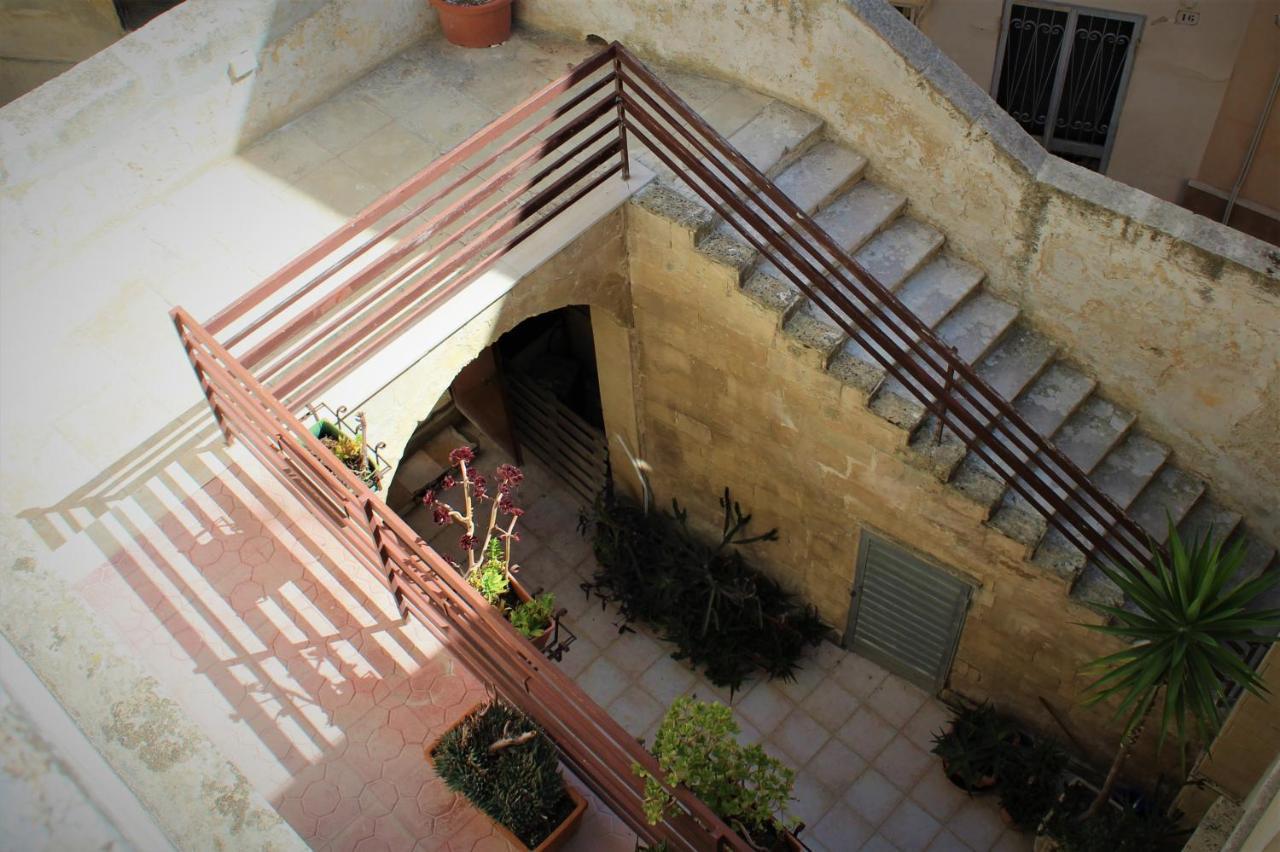 Bed and Breakfast Dimora Vico Dei Nohi Лечче Экстерьер фото